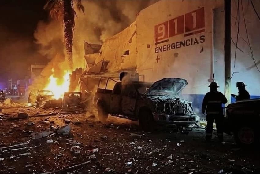 اعتقال ثلاثة مشتبه بهم في هجوم سيارة مفخخة على مركز شرطة بالمكسيك
