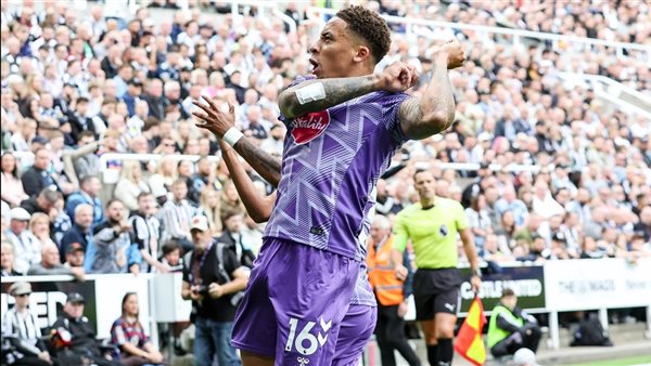 بورنموث يتقدم على نيوكاسل 2-1 في الشوط الأول من مواجهة مثيرة