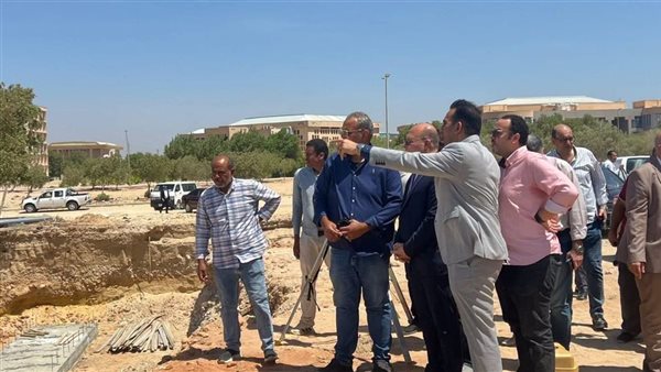 رئيس جامعة سوهاج يتفقد تقدم إنشاء مبنى المعامل المركزية