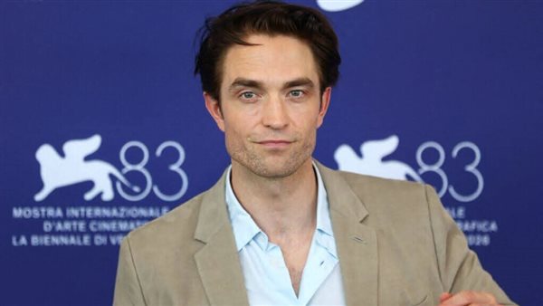باتينسون يرد على انتقادات هانسن في مهرجان فينيسيا السينمائي