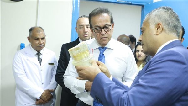 وزير الصحة يوجه بتعزيز راحة المرضى خلال جولته بمستشفى دار الشفاء