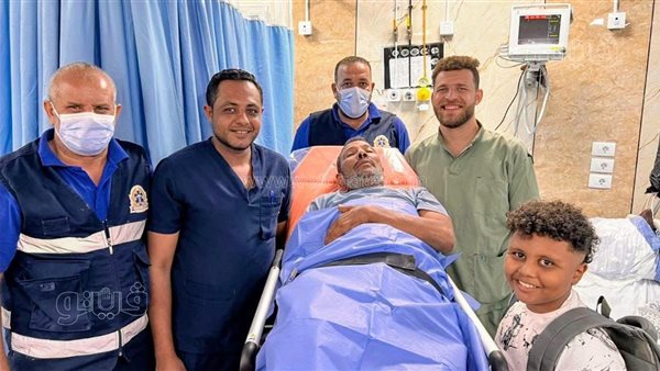 والد الطفل محمد رجب يغادر مستشفى بني سويف بعد تحسن حالته الصحية