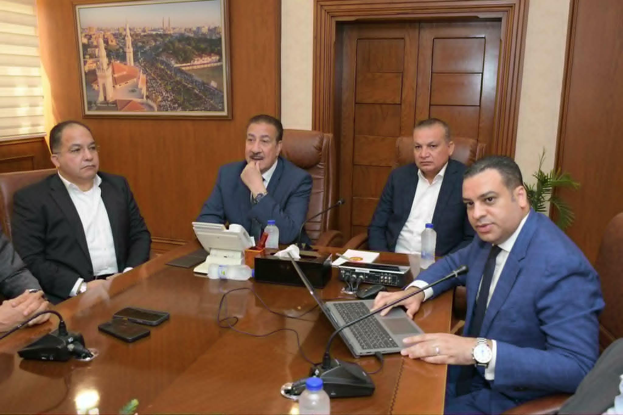تطوير المناطق السكنية في بورسعيد: اجتماع مثمر بين المحافظ ورئيس صندوق التنمية الحضرية