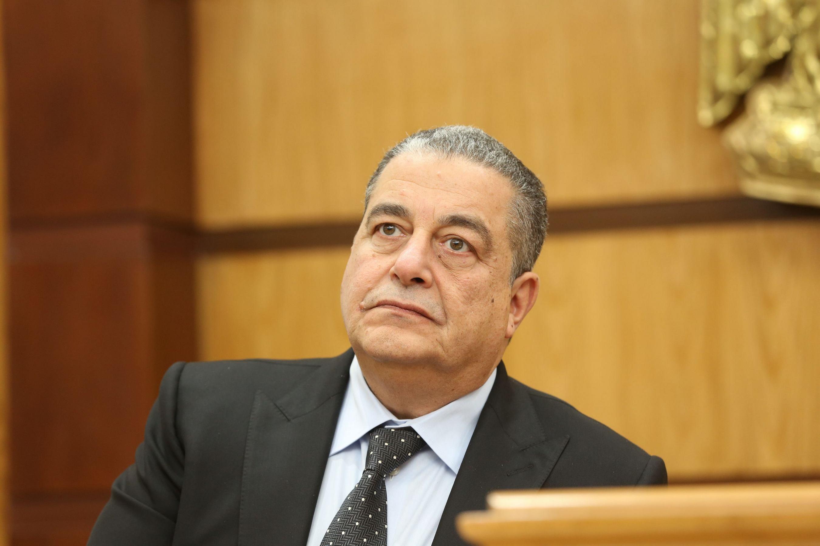 دور ياسين منصور في تجديد عقود لاعبي الأهلي يحظى بالإشادة