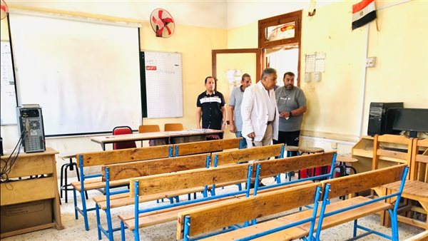 محافظ الدقهلية يتفقد استعدادات مدرسة أجا الإعدادية لاستقبال الطلاب