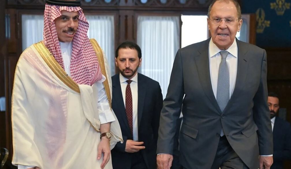 روسيا تعلن استعدادها للوساطة في قضايا الشرق الأوسط خلال زيارة وزير الخارجية السعودي
