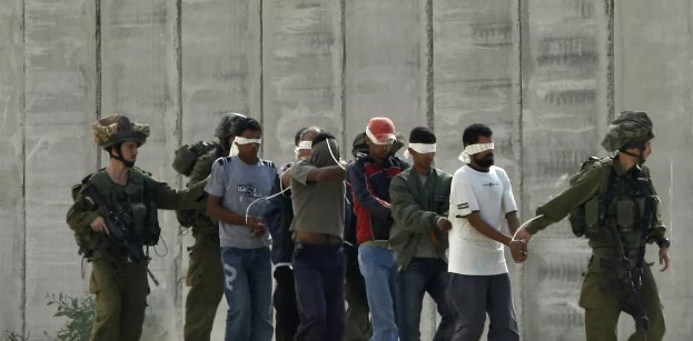 الأسرى الفلسطينيون في النقب: حياة تحت وطأة الموت البطيء