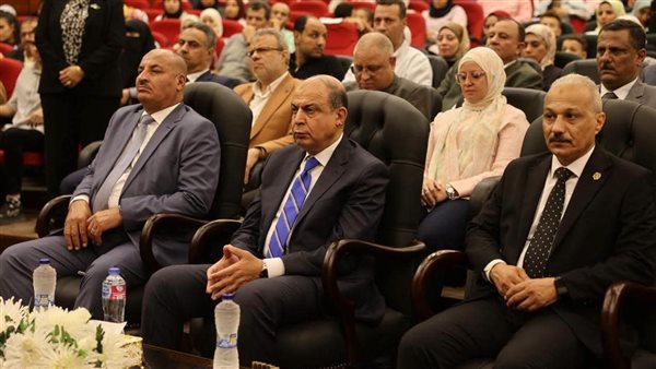 محافظ المنيا يحتفل بتكريم أوائل الثانوية العامة ويشيد بجهودهم
