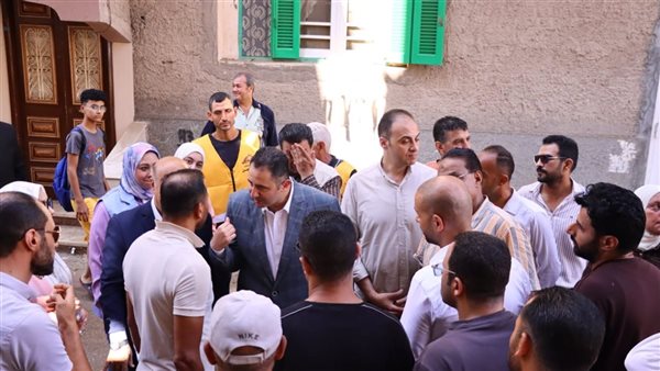 محافظ دمياط يواصل جولاته الميدانية لتعزيز النظافة والإنارة بالقرى