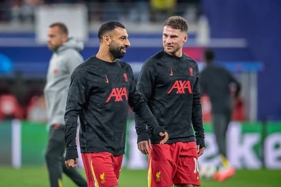 ماك أليستر ينتقد إدارة ليفربول ويشبه موقفه بصلاح