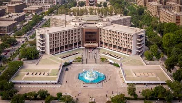 القضاء الإداري يلغي قرار تعيين معيدين بجامعة أسيوط بسبب المجاملات