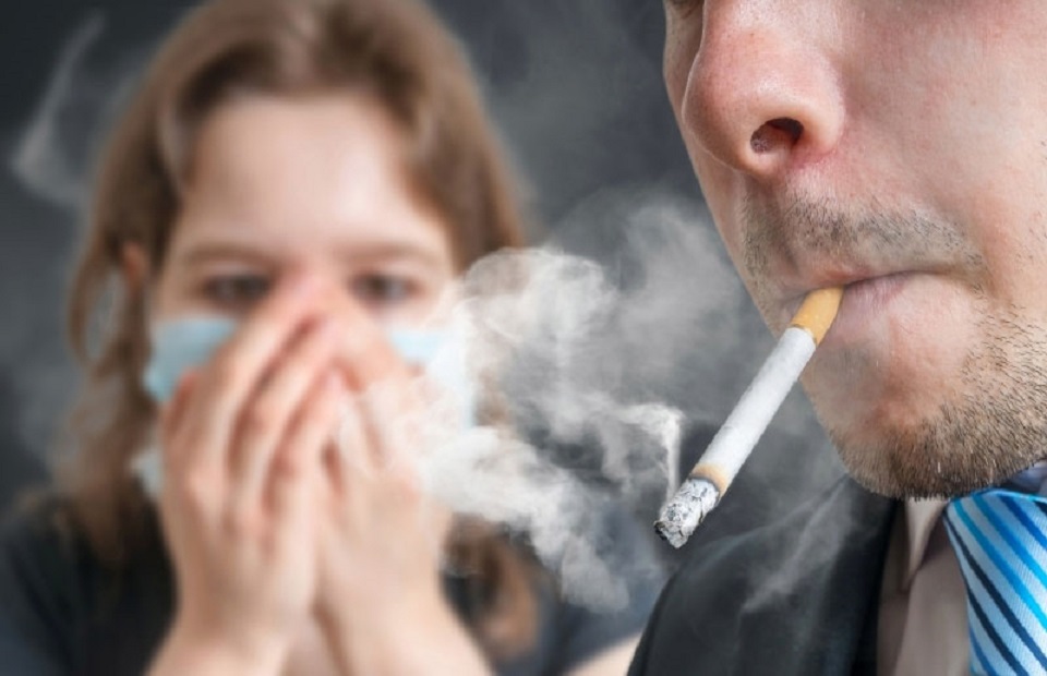الصحة العالمية تحذر: التدخين يهدد فرص الحمل والخصوبة