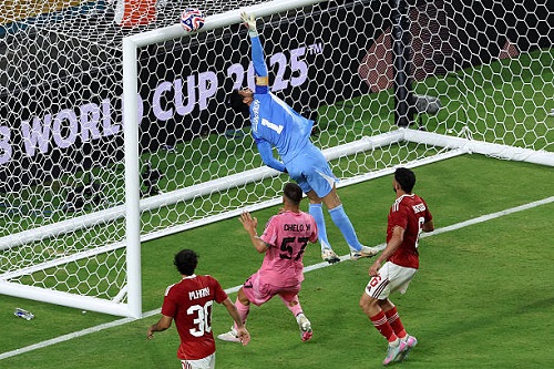 الشناوي يعود لتشكيلة الأهلي في مواجهة المقاولون العرب بالدوري