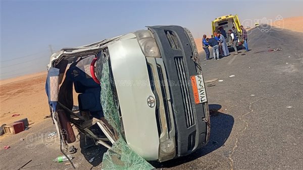 انقلاب ميكروباص على الطريق الصحراوي بالصف يسفر عن إصابة 5 أشخاص
