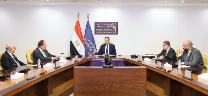 وزير الاتصالات يطلق تطبيقات ذكاء اصطناعي لدعم السيادة الرقمية في مصر