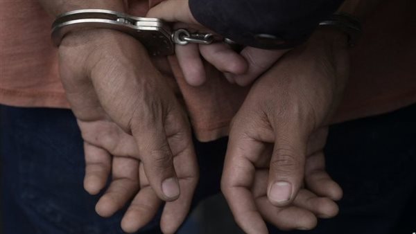 ضبط سائق ميكروباص بعد ترك هاتف في سيارته بالمرج