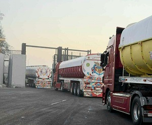 قوافل مساعدات غذائية وطبية تصل غزة عبر معبر رفح