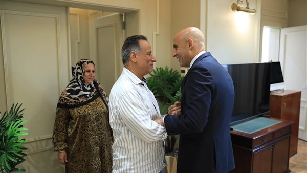 وزير التعليم يكرّم مديري مدرستي برقطا وكفر الجزار تقديرًا لجهودهما المتميزة