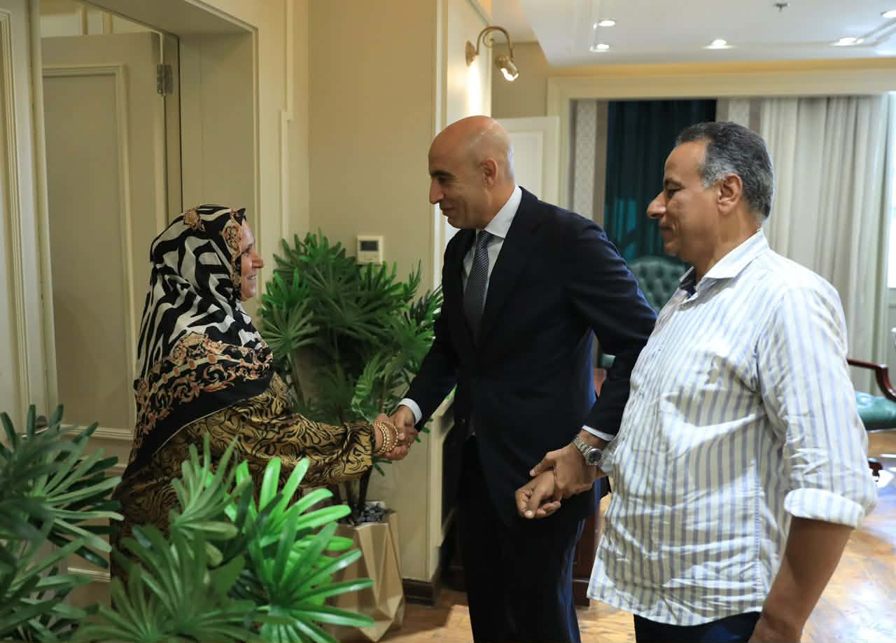 تكريم مديرة مدرسة في بنها يؤكد أهمية الجهود التعليمية
