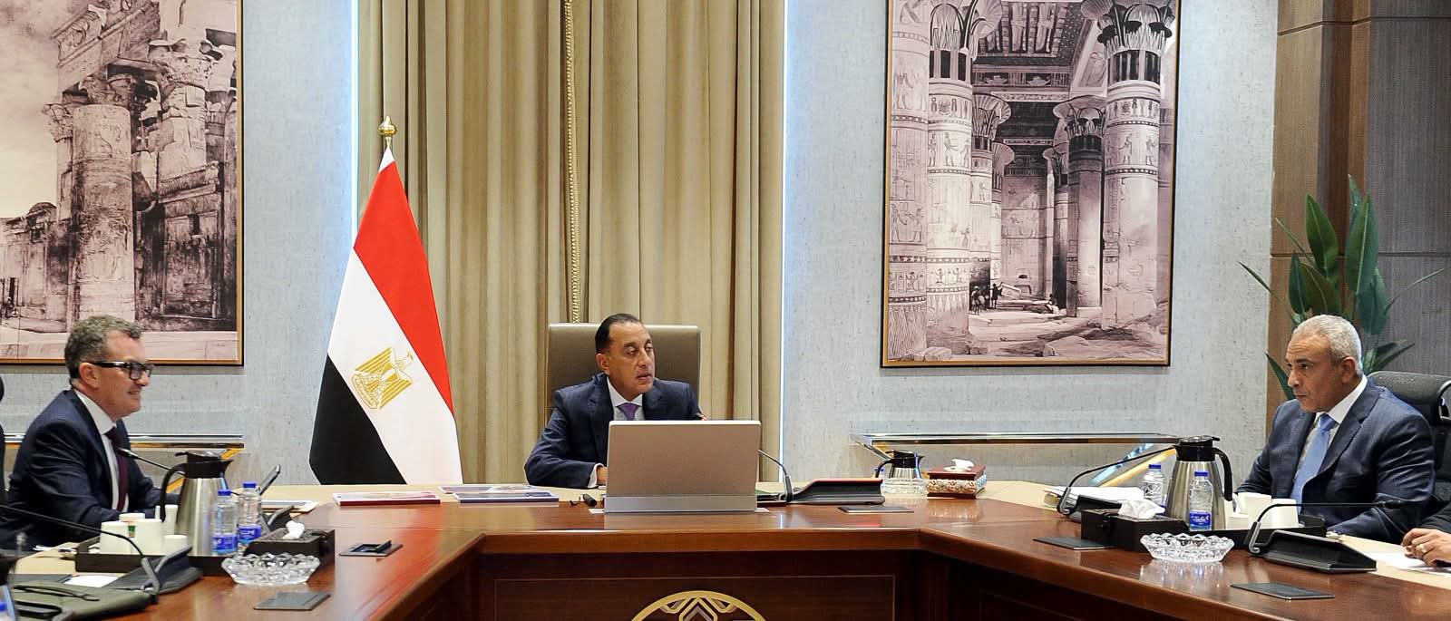 رئيس الوزراء يؤكد أهمية تعزيز معدلات النمو والحفاظ على استدامتها
