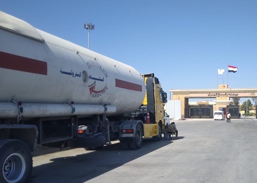 معبر رفح يستمر في تقديم الدعم الإغاثي لقطاع غزة