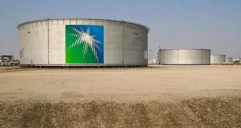 الحوثيون يعلنون استهداف أرامكو وقاعدة جوية سعودية بصواريخ وطائرات مسيّرة