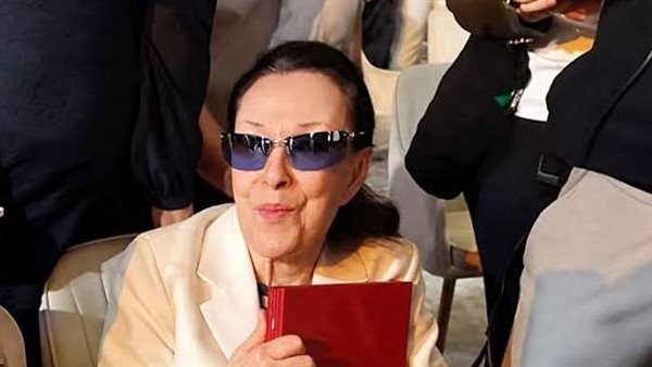 نجاة تتألق في حفل تكريمها بمعرض أبوظبي للكتاب وسط أجواء مفعمة بالمحبة