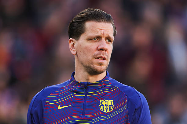 تشيزني يفقد مكانه كحارس بديل في برشلونة بعد خطأ مؤثر