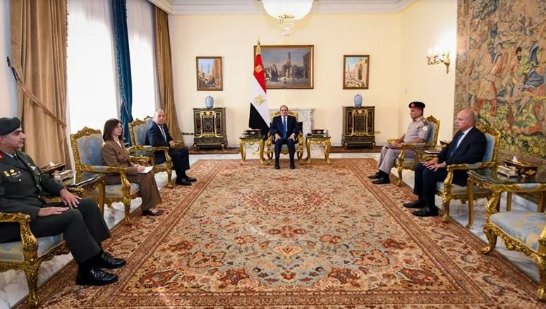 تعزيز الأمن في شرق المتوسط: لقاءات السيسي مع وزيري دفاع اليونان وقبرص