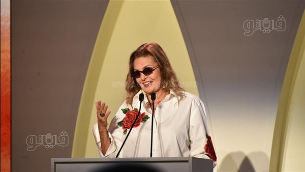 يسرا: مهرجان الجونة يعكس قيمة السينما المصرية ويحتفي بمنى زكي