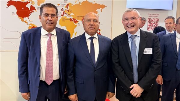 وزير النقل يتفقد أجنحة الشركات العالمية في برلين لتعزيز التعاون في النقل