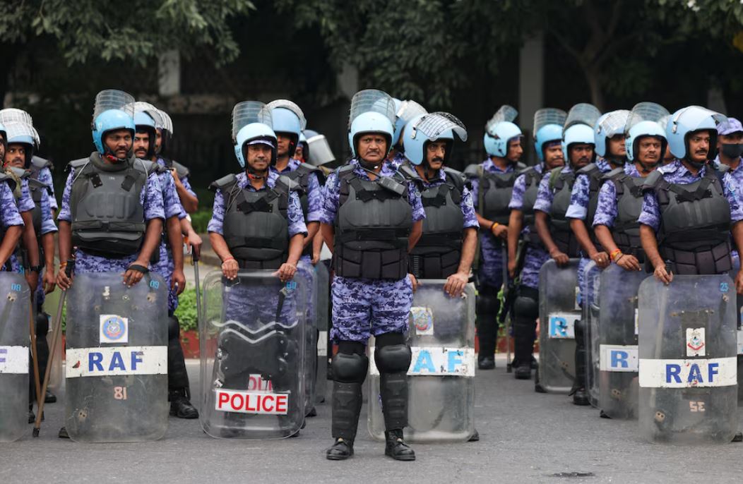 نيودلهي تحت الحراسة: اعتقالات وإغلاق قبل احتجاجات ضد رئيس مفوضية الانتخابات