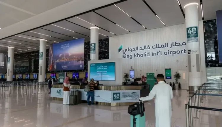 السعودية تمدد تعليق العمليات بمطار الرياض لاستكمال إجراءات السلامة