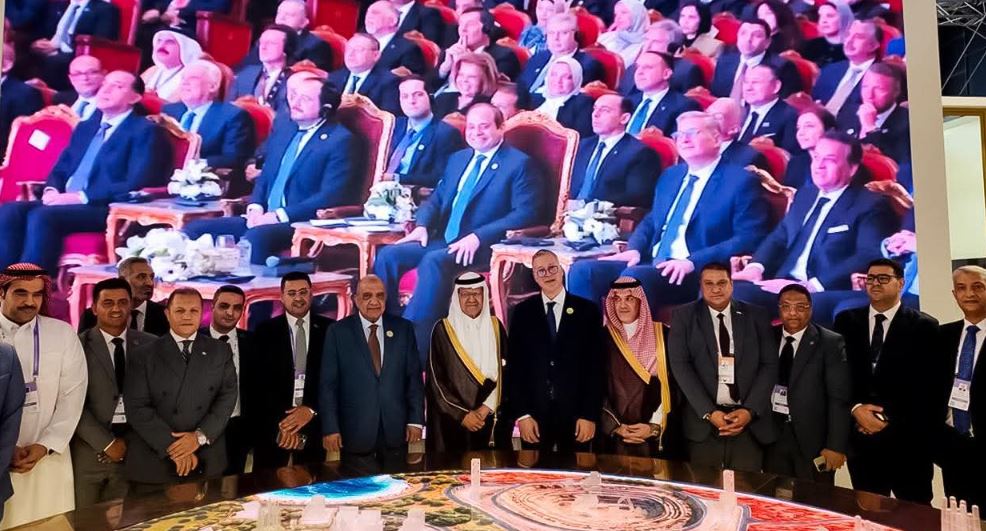 وزير الطاقة السعودي يتفقد جناح قطاع البترول المصري في الرياض