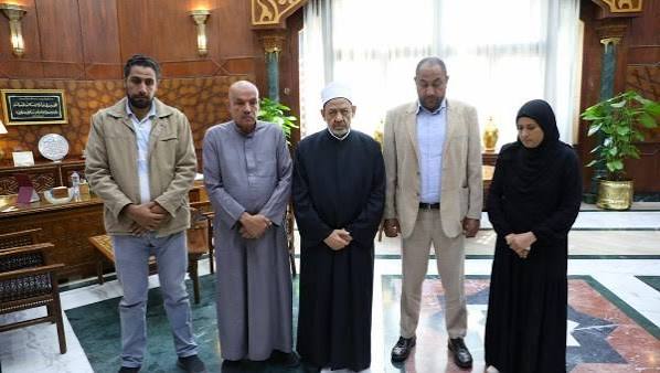 الإمام الأكبر يعزي أسرى طالبي معهد دنوشر ويؤكد: الأزهر حزين لفقدانهما