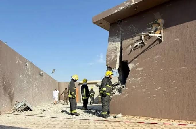 سقوط شظايا مسيرة في حقل نفطي سعودي يؤدي إلى وفيات وإصابات
