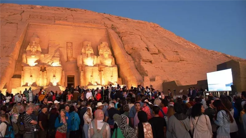 عروض فنية مبهرة في أبو سمبل خلال تعامد الشمس على تمثال رمسيس الثاني