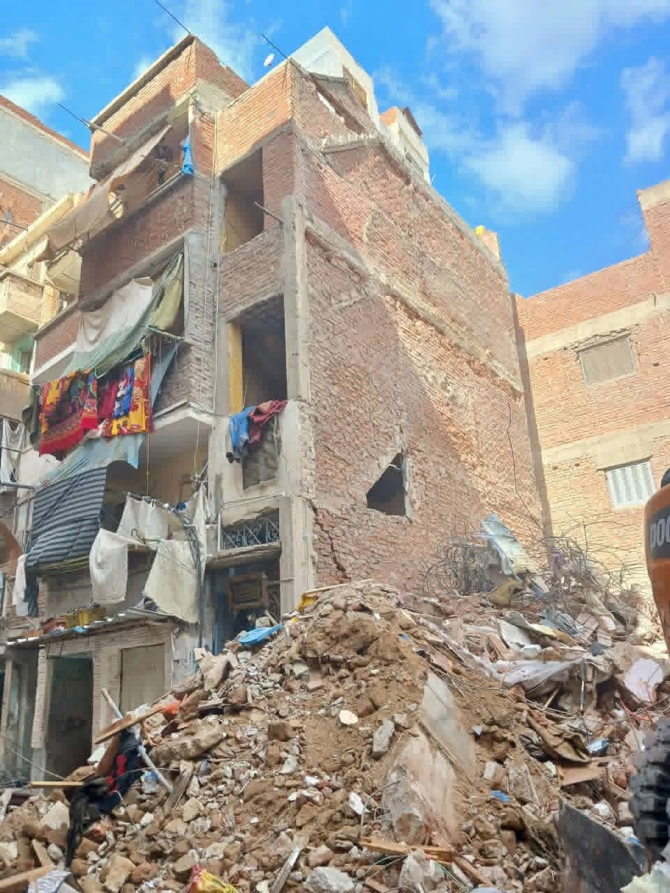 النيابة الإدارية بالإسكندرية تكلف فريقًا لإعداد تقرير حول انهيار عقار