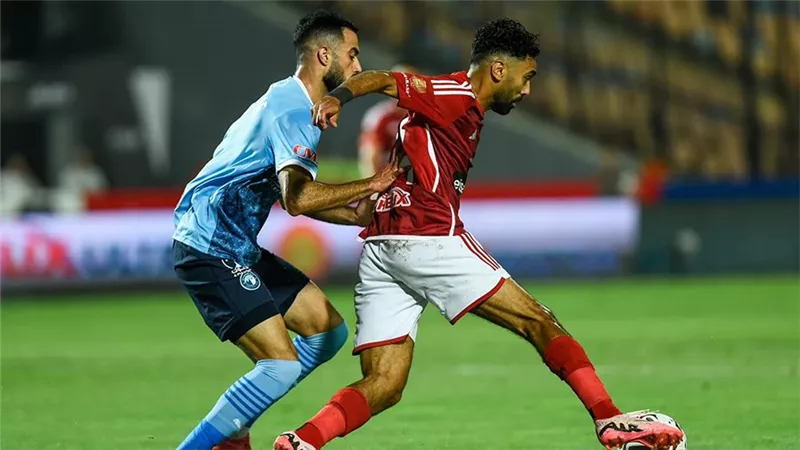 صدام مرتقب بين الأهلي وبيراميدز في قمة الدوري المصري