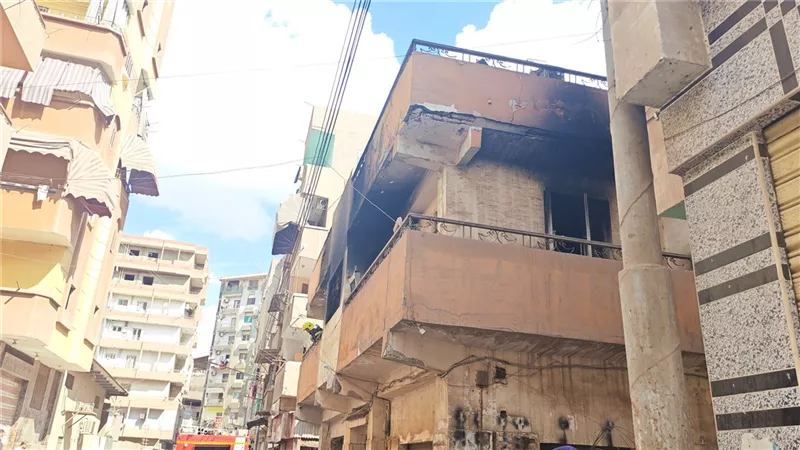 السيطرة على حريق في مخزن مطاعم شهيرة بالمنصورة