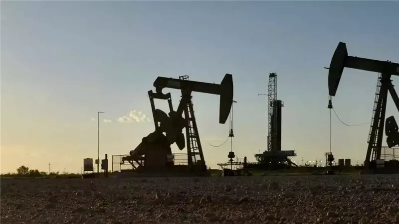 تراجع طفيف في أسعار النفط وخام برنت يسجل 112.96 دولار للبرميل