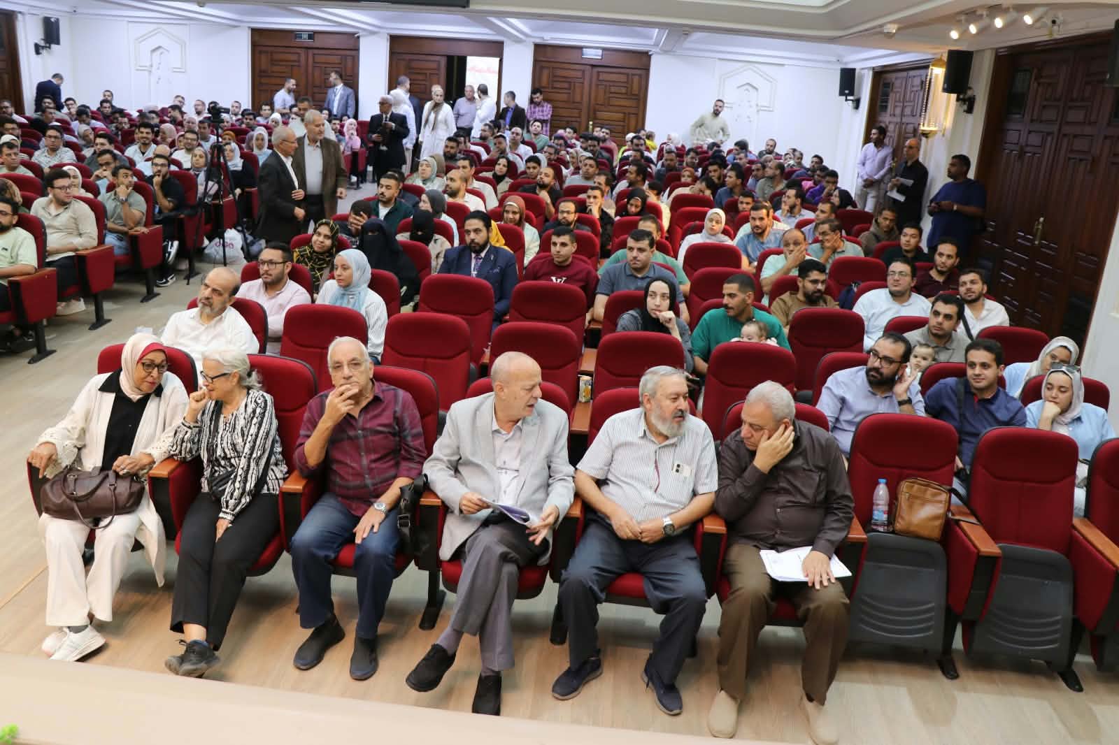 الجمعية العمومية لنقابة الأطباء تعقد اجتماعها بعد اكتمال النصاب القانوني