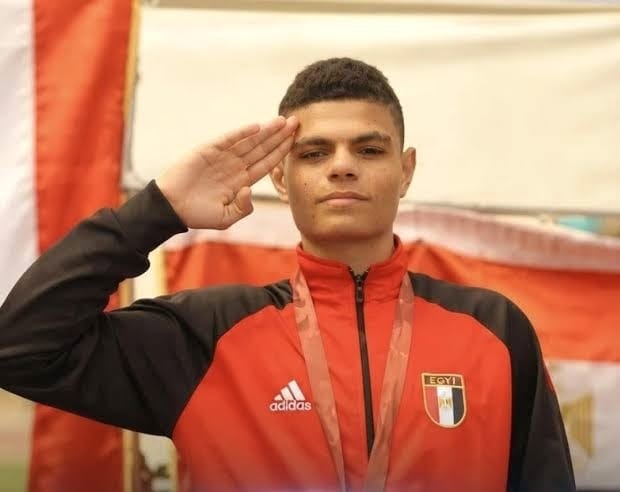 محمد حسام ينال الذهب في بطولة أفريقيا بعد استبعاد الملاكم الأوغندي عزيز عبدول