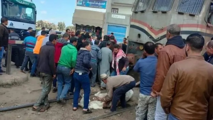 وفاة مسن إثر سقوطه بمزلقان السكة الحديد في ملوي