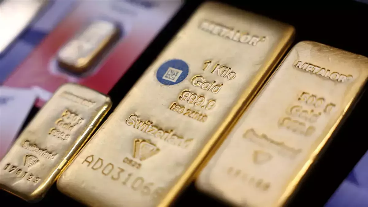 تراجع حاد في أسعار الذهب بسبب رفع الفائدة الأمريكية