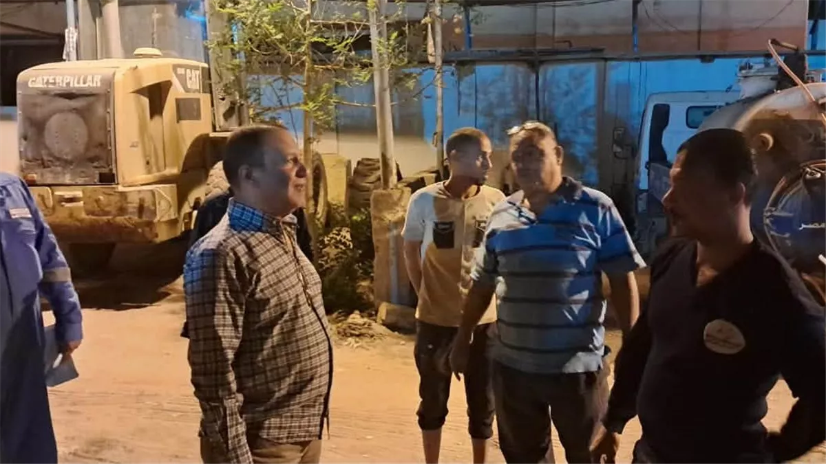 رئيس مياه قنا يتفقد محطة رفع صرف صحي بمدينة العمال