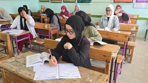 بدء اليوم الختامي لامتحانات الثانوية العامة.. الأحياء والتطبيقية والإحصاء داخل اللجان
