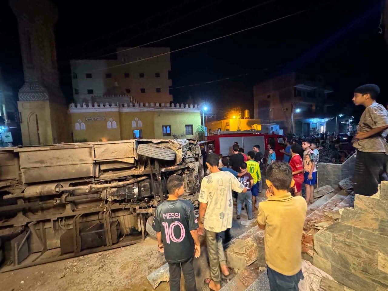 صغـ ـير يقود أتوبيس ركاب بدل السائق.. ضبطـ ـهما بعد انقـ ـلاب الحافلة بطريق طنطا - شبشير الحصة