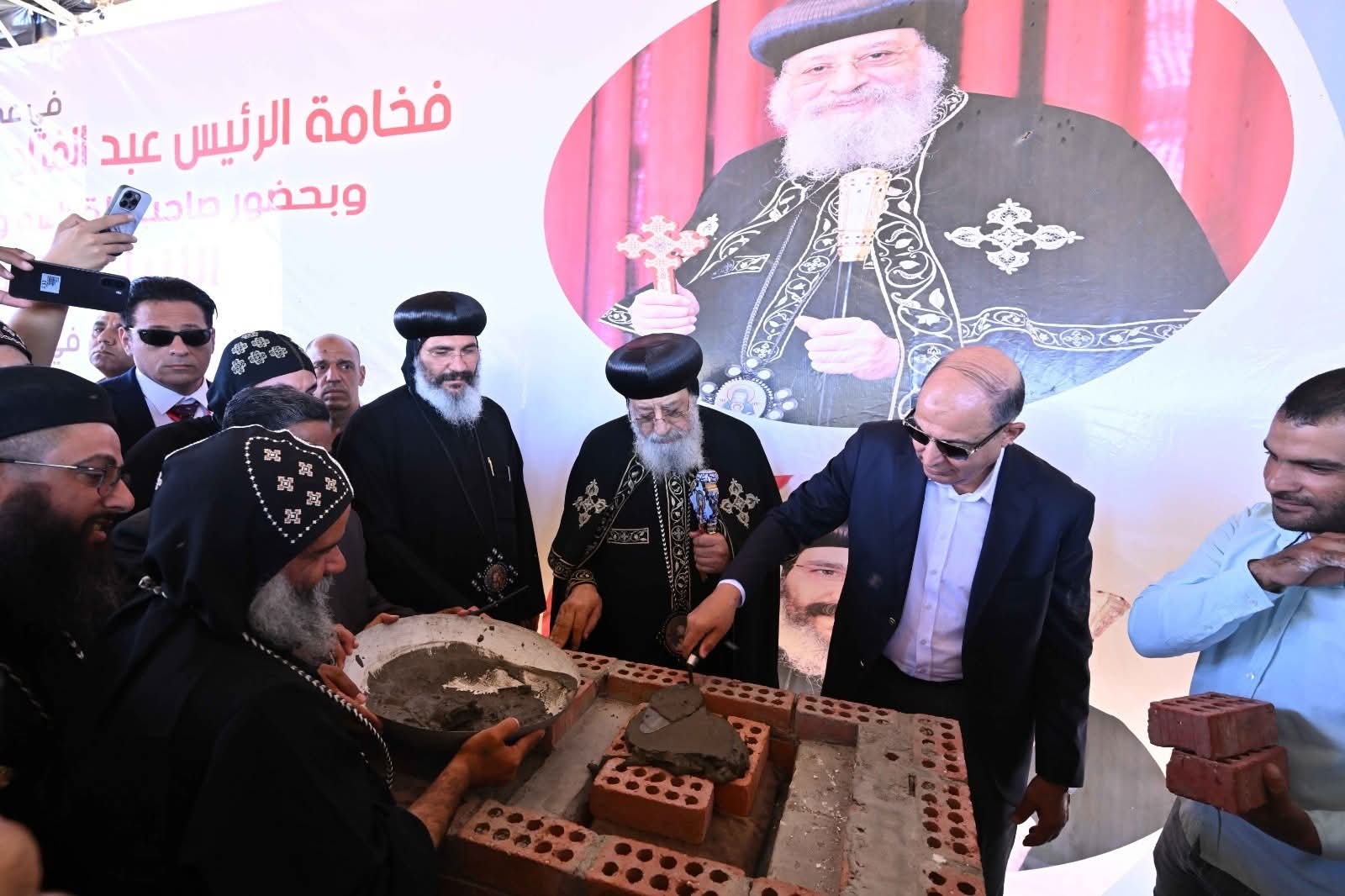 البابا تواضروس ومحافظ المنيا يضعان حجر أساس الكاتدرائية الجديدة بدير البهنسا