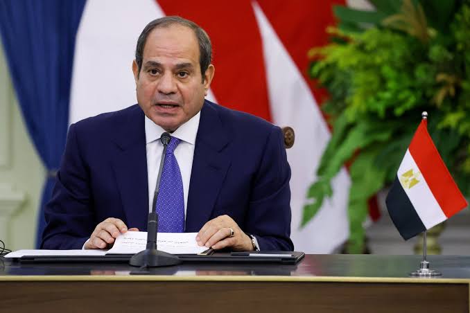 الرئيس السيسي: نبيع المواد البترولية والكهرباء الحالية بأقل من تكلفتها الحقيقية